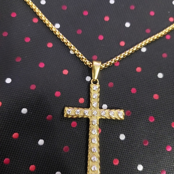 18K Gold Plated Cross With Crystal Cubic Zircon - Picture 14 of 15